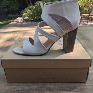 Indigo Rd. Bowie Open toe, Size 10 tan Heels